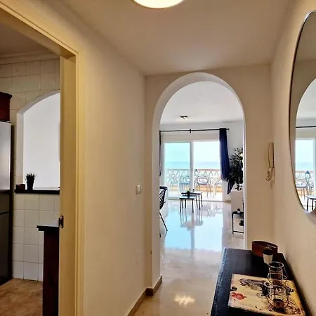 Sky & Blue Horizon Apartment
